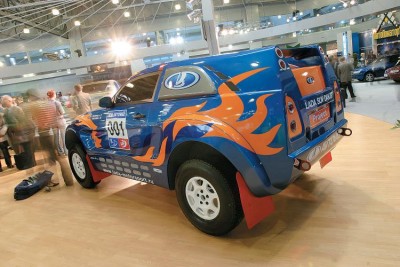 Lada SUV DAkar 02.jpg