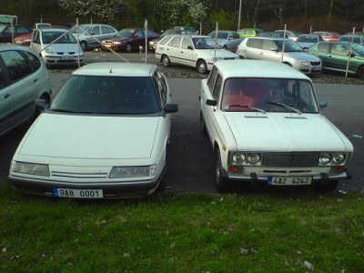 Lada a Xm zepředu.JPG