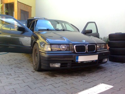 Black E36 Sedan III.jpg