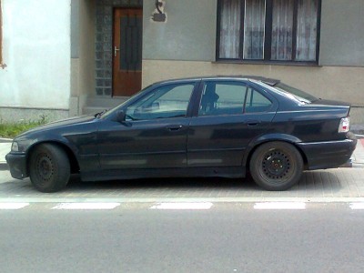 Black E36 Sedan IV.jpg