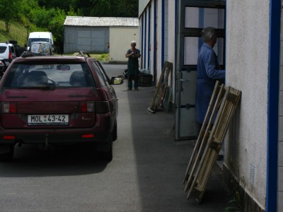 Šéf po návratu konferuje