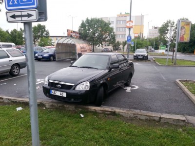 tak hezká a tak nehezky parkuje