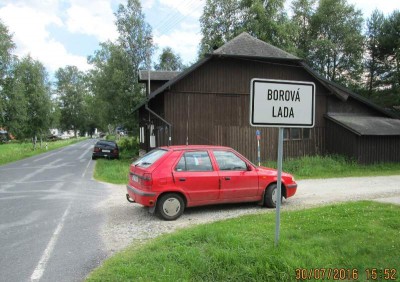 Na konci - začátku obce Borová Lada