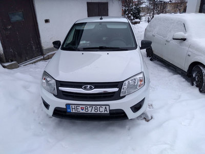 Granta-Forum9.jpg (68.5 KiB) Zobrazeno 1440 x A už som u Coryho na "parkovisku" vedľa Priora ktorú sme tiež okukli