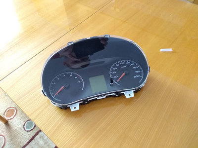 Granta-Forum7.jpg (74.99 KiB) Zobrazeno 1240 x Prístrojovka je vonku, ešte dať dole plastový zadný čierny kryt