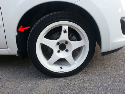 Zalepenie-silikonom-nad-zas.jpg (91.79 KiB) Zobrazeno 3091 x Zalepenie silikonom nad zásterkou - červená šipka