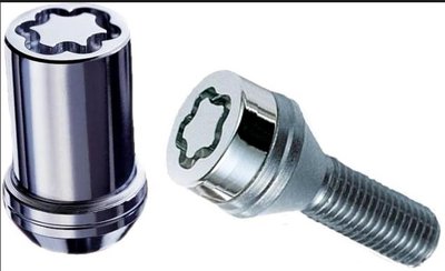 Bezbečnostné skrutky.jpg (62.79 KiB) Zobrazeno 3025 x Boli to takéto podobné, také by som už nechcel ani zadarmo, lebo celý krútiaci moment sa prenáša iba cez tú vyfrézovanú drážku ktorá nie je moc hlboká a keď je adaptér ešte aj nekvalitný, tak sa rýchlo zničí a potom sa už nebude dať odmontovať tá skrutka.