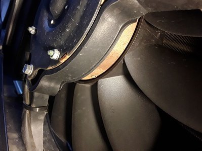 20200125_153222x.jpg (82.8 KiB) Zobrazeno 3368 x Predne ventilatory uz chyta hrdza...