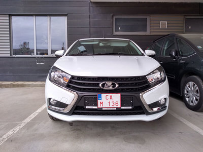 Lada-Vesta-Nakup2020-B.jpg (88.5 KiB) Zobrazeno 2468 x Vesta po umytí od mušiek a od prachu po ceste .-)