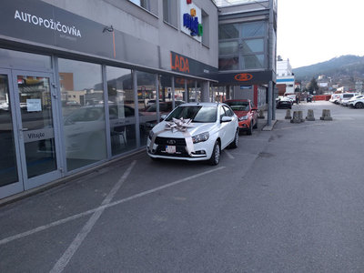 Nova-Lada-Vesta-Inuitka-1.jpg (99.27 KiB) Zobrazeno 7490 x Už ma čakala, krásne pripravená s mašľou a doplnkami :)