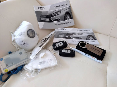 Lada-Vesta-ICE-doplnky.jpg (73.45 KiB) Zobrazeno 6507 x Nezvyčajné doplnky, VW prerušil výrobu, odveziem sa teraz na Lade :P aspoň sa lepšie spoznáme mám čas. <br />Pekná kľúčenka a pero ako pozornosť.