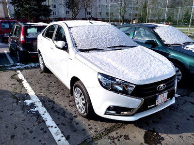 Lada-Vesta-Ice-2.jpg (150.56 KiB) Zobrazeno 7490 x Tak nám zas nasnežilo ale dúfam že naposledy! Jazdím totiž na letných :D Plánujem dať 16" alu.kolesá