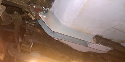 rozdělaná oprava nosníku, použit pozinkovaný plech 1,5 mm