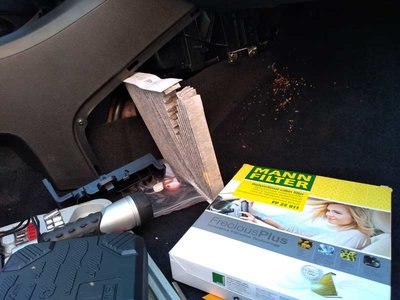 Vesta-1.jpg (47.91 KiB) Zobrazeno 1833 x tomu bočnému plastu sa nechcelo, ale poriešil som to..tutovo navždy, prístup do minúty<br />mňa tu nik lakovať nebude, nie sme v servise na hodinovku :D