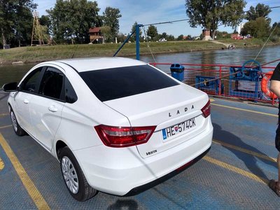 Vesta-5.jpg (70.04 KiB) Zobrazeno 2458 x Lada Vesta na vode..