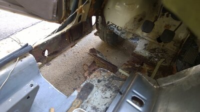 WP_20210713_11_29_11_Pro copy.jpg (74.53 KiB) Zobrazeno 2419 x levý roh, díra