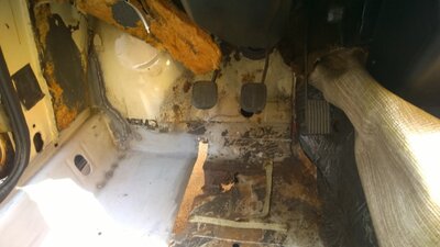 WP_20210723_16_35_14_Pro copy.jpg (68.04 KiB) Zobrazeno 1936 x stav zevnitř po přivaření rohu