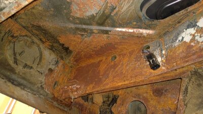 WP_20210904_17_57_00_Pro copy.jpg (96.71 KiB) Zobrazeno 2335 x S každým škrábnutím špachtle přibývá koroze...