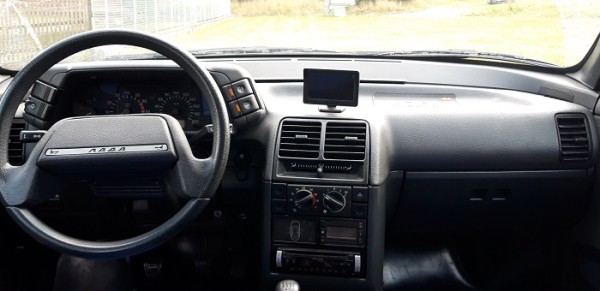 v interiéru bylo použito rádio z 2111, displej couvací kamery a PP(od ŽeŽe)